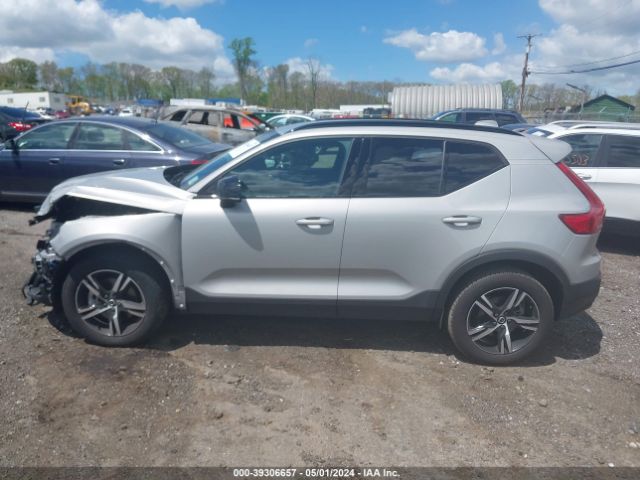 YV4L12UK4R2211640 Volvo Xc40 B5 Core Dark Theme