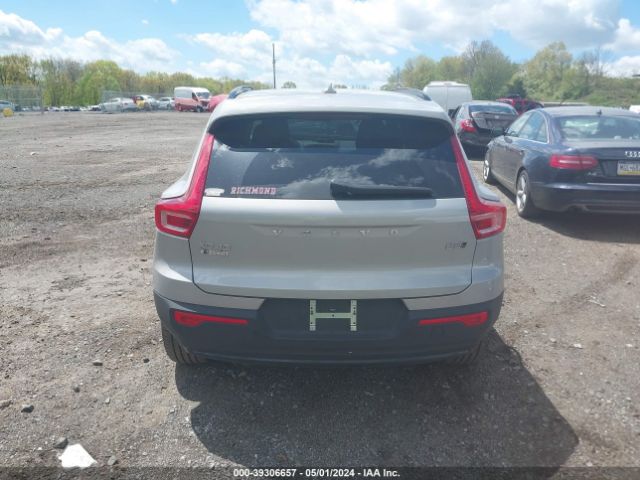 YV4L12UK4R2211640 Volvo Xc40 B5 Core Dark Theme