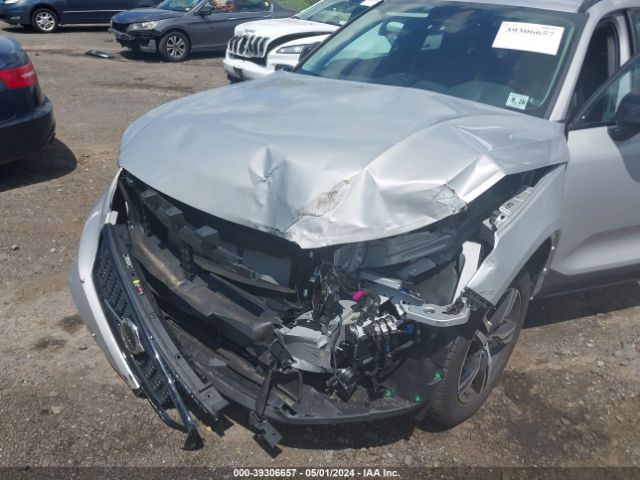 YV4L12UK4R2211640 Volvo Xc40 B5 Core Dark Theme