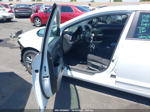 Hyundai Elantra Value Edition 2019 5NPD84LF8KH447182 Image 5