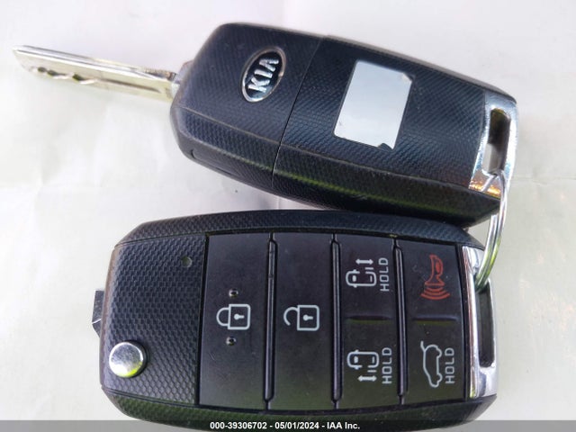 KIA SEDONA LX 2016 KNDMB5C19G6103339 Image 11