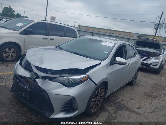 Toyota COROLLA SE 2017 5YFBURHE6HP591373 Image 2