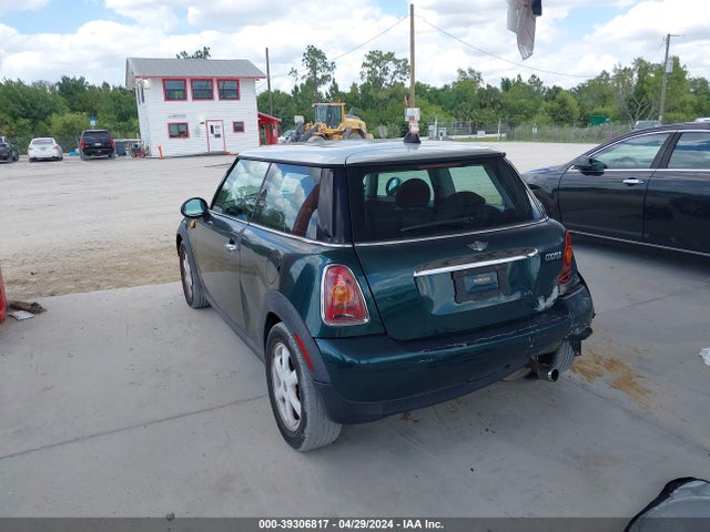 2007 MINI COOPER WMWMF33517TT51322 Photo 2