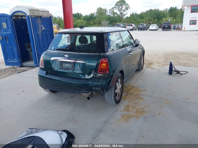 2007 MINI COOPER WMWMF33517TT51322 Photo 3