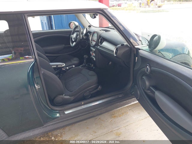 2007 MINI COOPER WMWMF33517TT51322 Photo 4