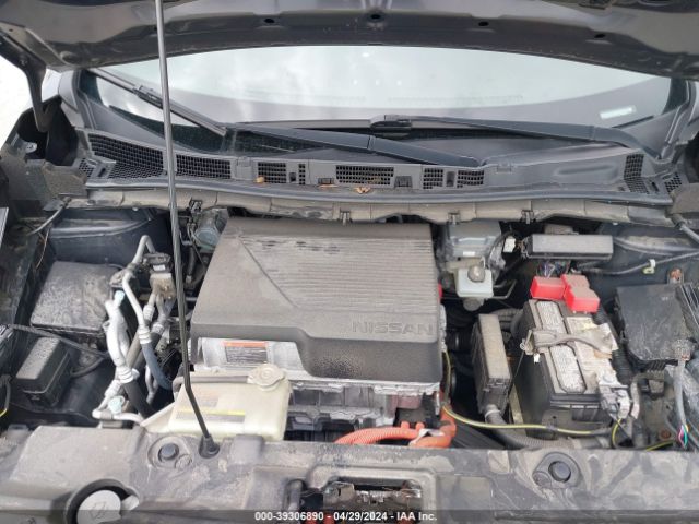 1N4AZ1CP2JC304980 Nissan LEAF SV