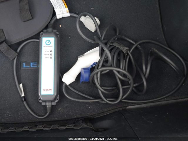 1N4AZ1CP2JC304980 Nissan LEAF SV