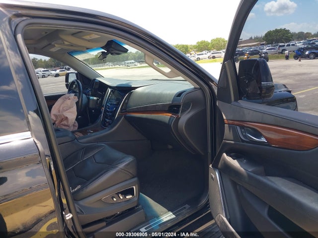 1GYS3BKJ7JR346295 Cadillac Escalade Luxury
