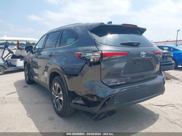 Toyota Highlander Xle 2022 5TDGZRAHXNS553031 Image 3