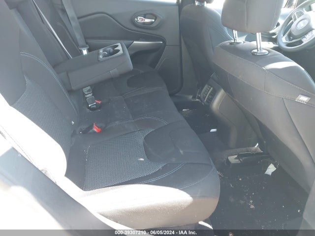 1C4PJLCB7KD178168 Jeep Cherokee Latitude Fwd