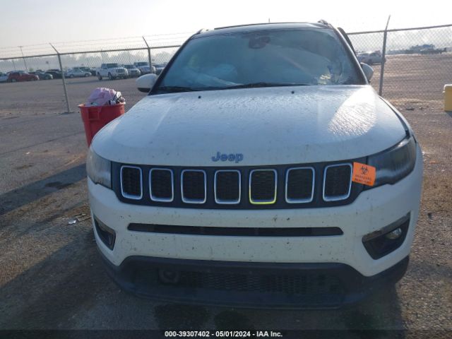 3C4NJCBB9JT241062 Jeep Compass Latitude Fwd