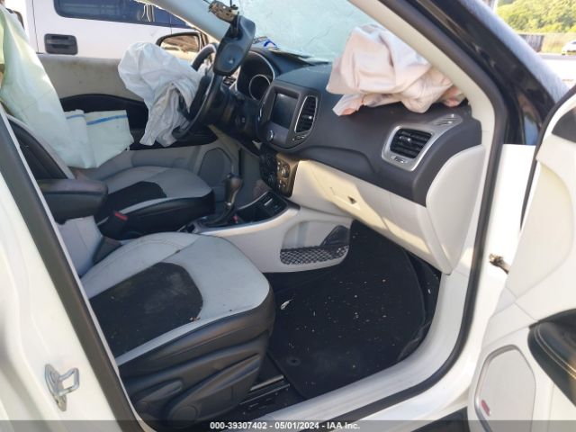 3C4NJCBB9JT241062 Jeep Compass Latitude Fwd