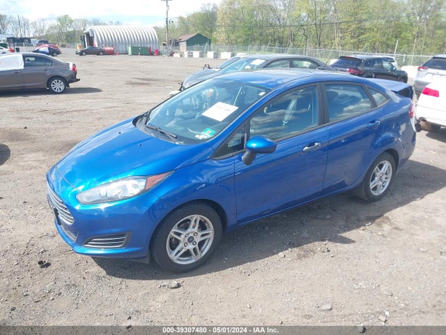 Ford FIESTA SE 2018 3FADP4BJXJM106373 Image 2