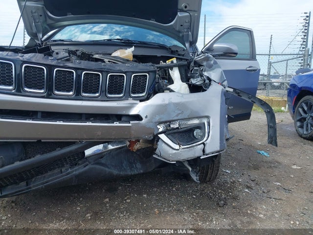 3C4NJDCB0JT179068 Jeep Compass Limited 4x4