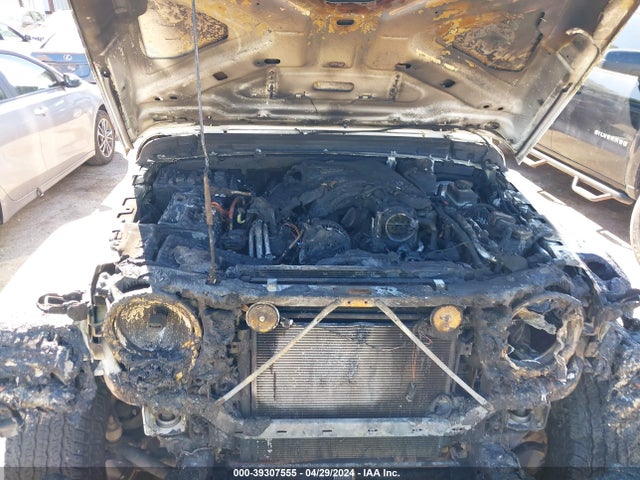 1C4HJXEG9JW106007 Jeep Wrangler Unlimited Sahara 4x4