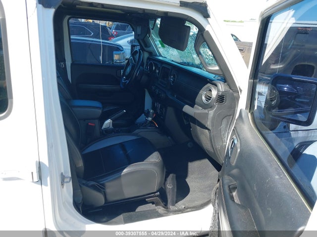 1C4HJXEG9JW106007 Jeep Wrangler Unlimited Sahara 4x4