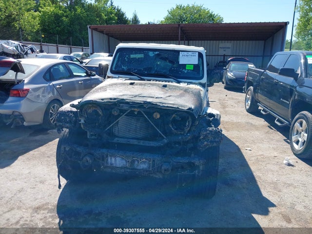 1C4HJXEG9JW106007 Jeep Wrangler Unlimited Sahara 4x4