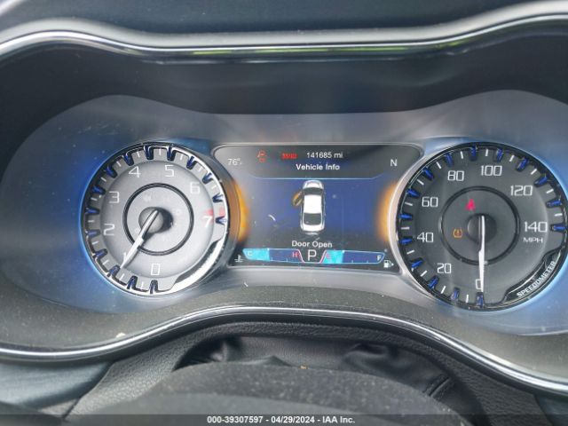 1C3CCCBG1FN532888 Chrysler 200 S