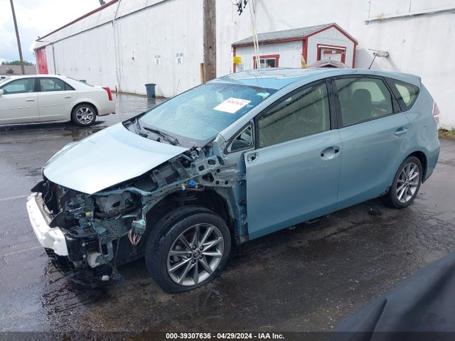 Toyota Prius V Five 2015 JTDZN3EU6FJ040608 Image 2