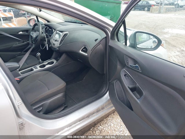 Chevrolet Cruze Ls Auto 2017 1G1BC5SM7H7168582 Image 5