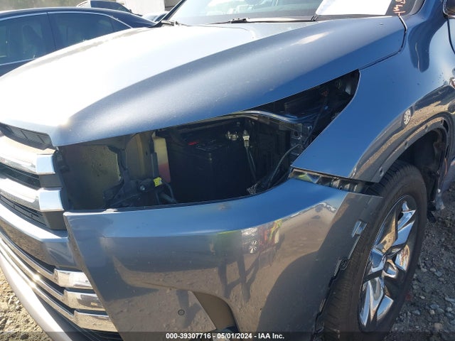 Toyota Highlander Limited Platinum 2019 5TDDZRFH7KS950932 Image 17