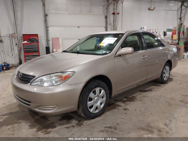 39307829 :رقم المزاد ، 4T1BE32KX4U852408 vin ، 2004 Toyota Camry Le مزاد بيع