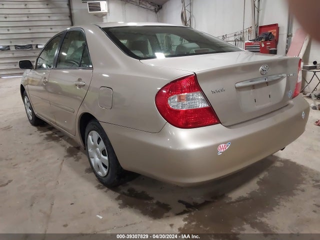 39307829 :رقم المزاد ، 4T1BE32KX4U852408 vin ، 2004 Toyota Camry Le مزاد بيع