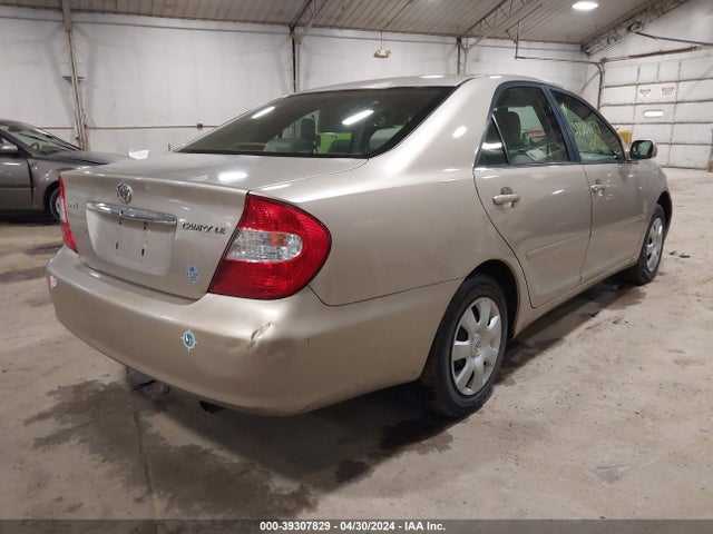 39307829 :رقم المزاد ، 4T1BE32KX4U852408 vin ، 2004 Toyota Camry Le مزاد بيع