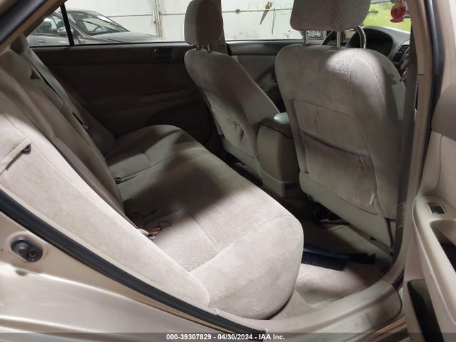39307829 :رقم المزاد ، 4T1BE32KX4U852408 vin ، 2004 Toyota Camry Le مزاد بيع
