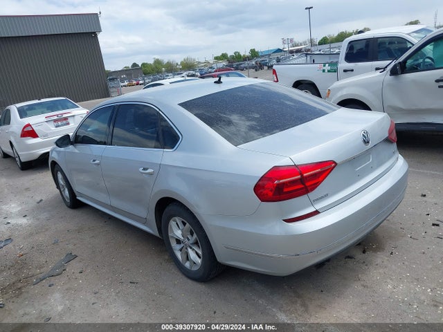 1VWAS7A30GC013577 Volkswagen Passat 1.8t S