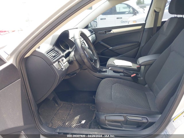 1VWAS7A30GC013577 Volkswagen Passat 1.8t S