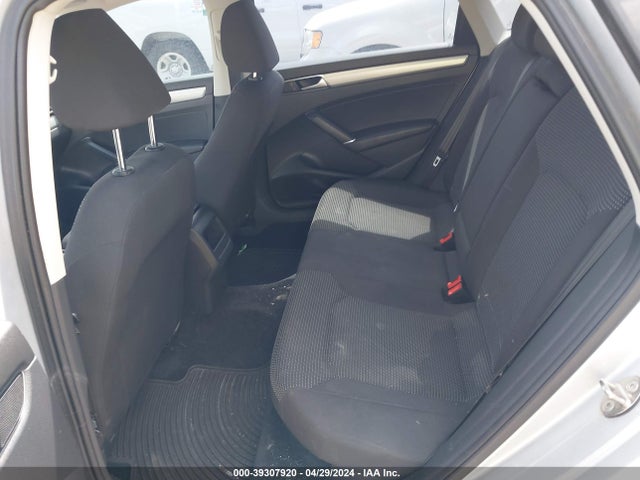 1VWAS7A30GC013577 Volkswagen Passat 1.8t S