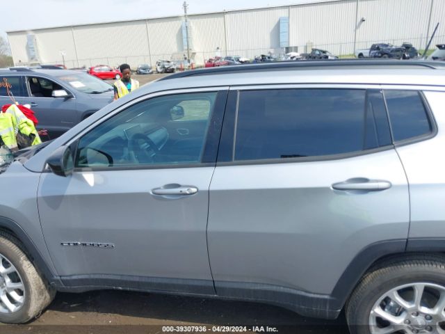 3C4NJDFNXRT582251 Jeep Compass Latitude Lux Fwd