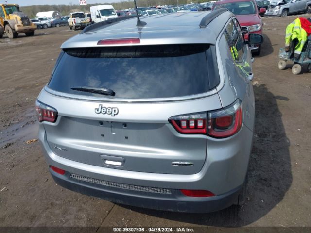 3C4NJDFNXRT582251 Jeep Compass Latitude Lux Fwd