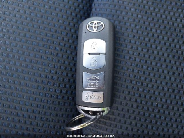 3MYDLBYV2KY512065 Toyota YARIS LE