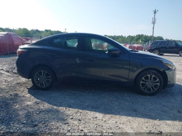 3MYDLBYV2KY512065 Toyota YARIS LE