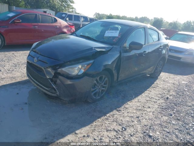 3MYDLBYV2KY512065 Toyota YARIS LE