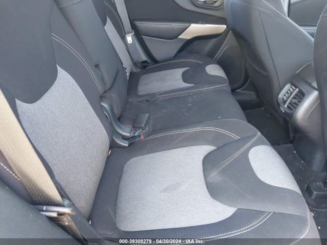 1C4PJLCX1JD621232 Jeep Cherokee Latitude Fwd