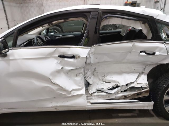 3FA6P0T92KR217364 Ford FUSION SE