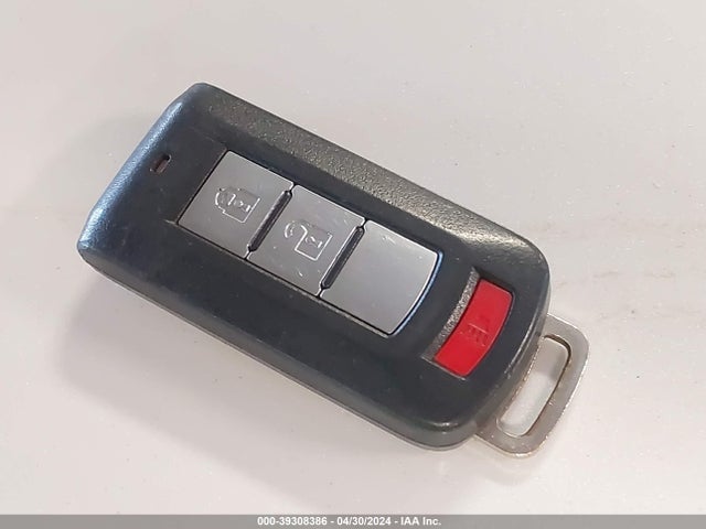 JA4AZ3A38HZ046245 Mitsubishi Outlander Se