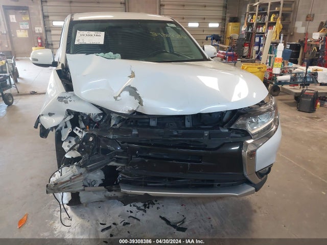 JA4AZ3A38HZ046245 Mitsubishi Outlander Se