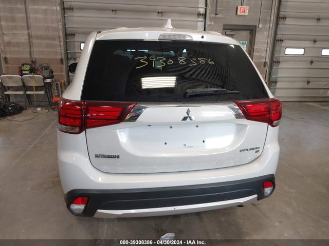 JA4AZ3A38HZ046245 Mitsubishi Outlander Se
