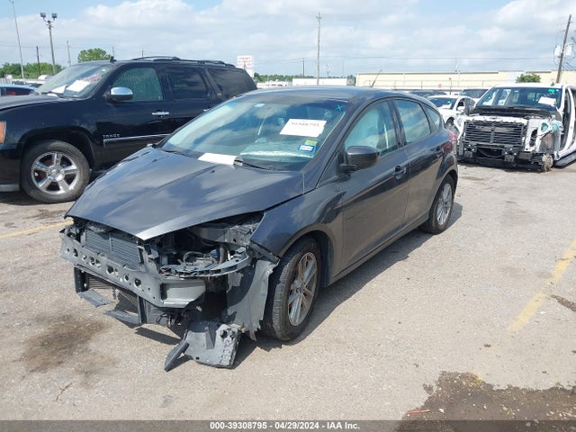 Ford FOCUS SE 2018 1FADP3K21JL295029 Image 2