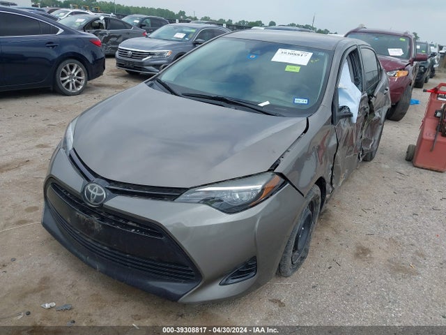 Toyota COROLLA LE 2018 2T1BURHE6JC111399 Image 2