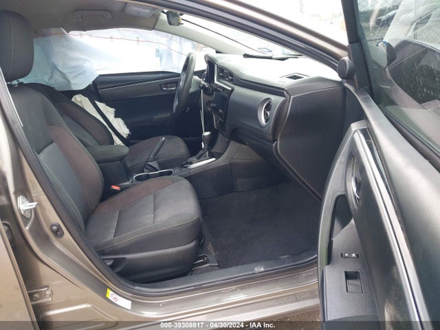 Toyota COROLLA LE 2018 2T1BURHE6JC111399 Image 5