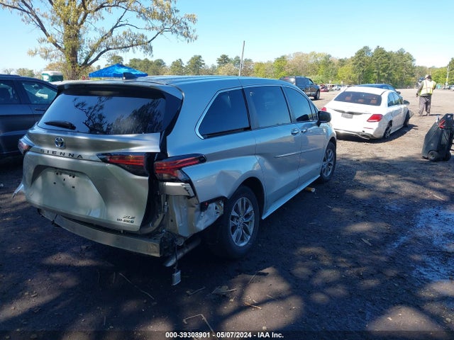 Toyota SIENNA XLE 2021 5TDYSKFC7MS007797 Image 4