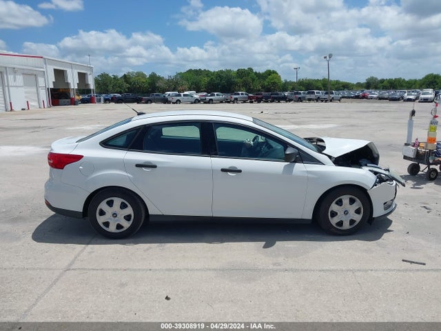 Ford FOCUS S 2016 1FADP3E20GL356505 Image 13