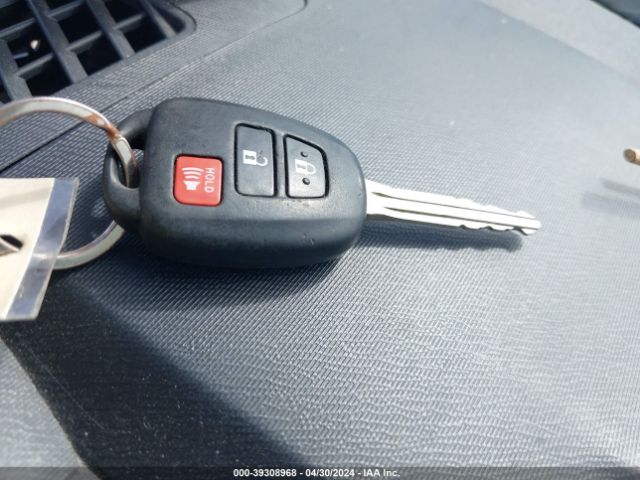 JTDKDTB33F1576657 Toyota Prius C One