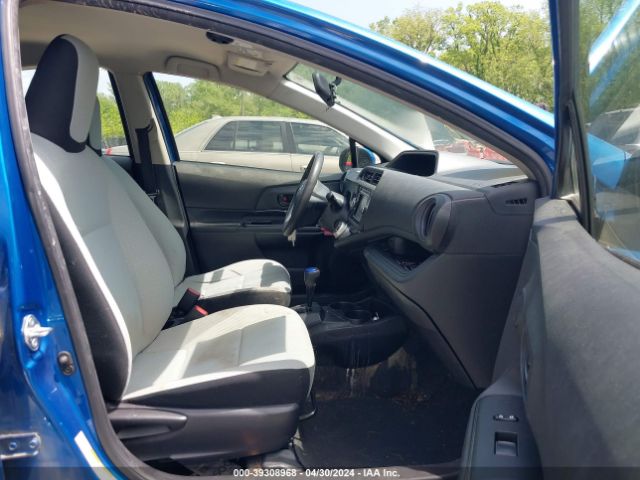 JTDKDTB33F1576657 Toyota Prius C One