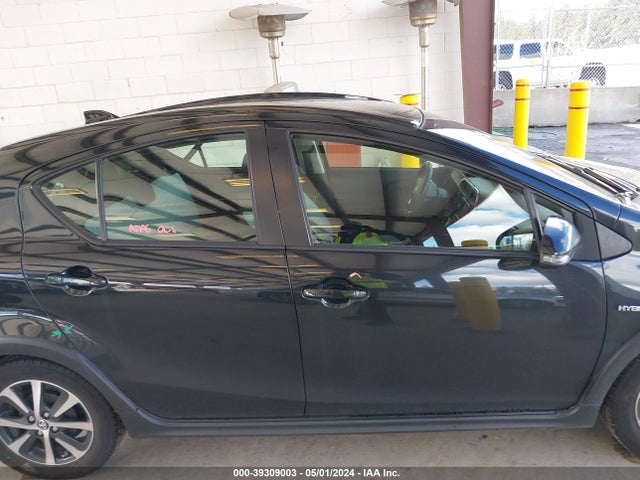Toyota Prius C One 2018 JTDKDTB38J1617311 Image 13
